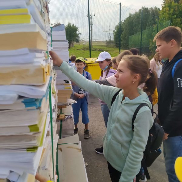 Exkurze do třídírny odpadu v HB - 6. A (2)