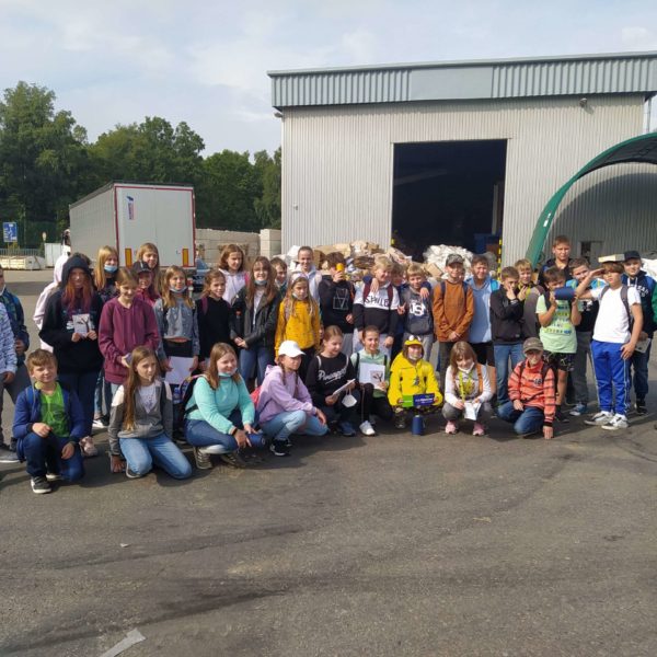 Exkurze do třídírny odpadu v HB - 6. A (1)