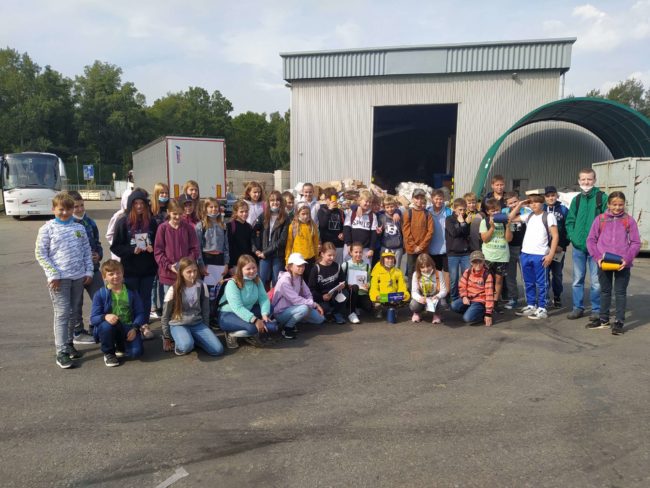 Exkurze do třídírny odpadu v HB - 6. A (1)